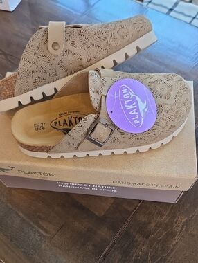 Plakton Size 6 Women's Tan Suede Slip-On Clog NEW